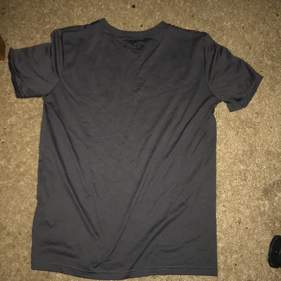 Under armour shirt (gray) - Picture 2 of 2